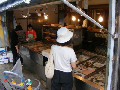 No, YOU'RE a fishmonger!