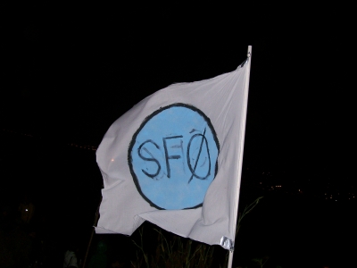 SF0 flag at the end of the pier