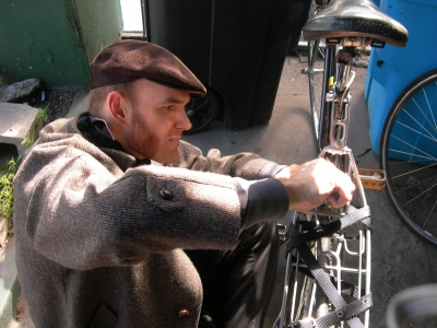 Lank exhibiting dexterity