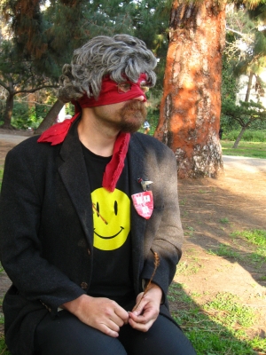 Lincoln arrives and is masked