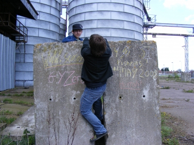 Tom trying to climb, chris laughing at him