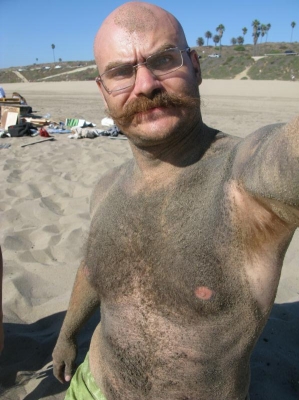 Lincoln attracts sand.