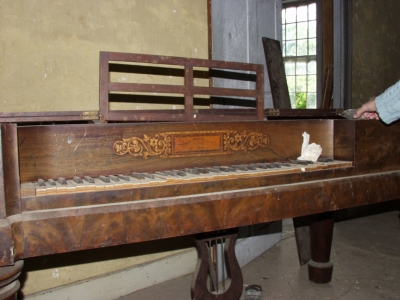 Square Piano 2
