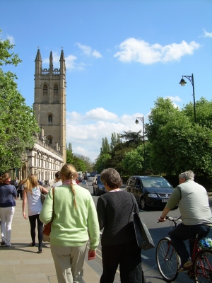 Heading to the Botanical Gardens- over the bridge and then past Magdalen College