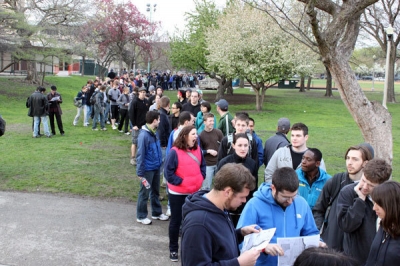 Lots of folks in line!