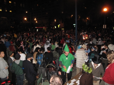 MORE PEOPLE! MORE PEOPLE!