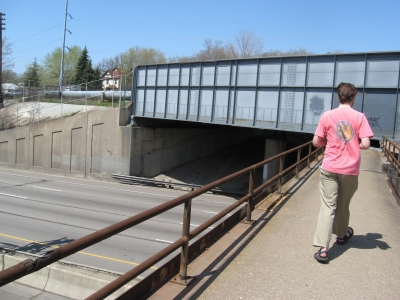 Dok H heads north along the bridge.