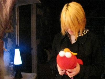Heyley played with elmo, which was set off by the electiric lava lamp