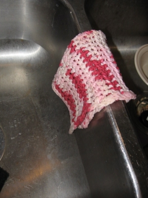 A peppermint swirl dishcloth in use in my sink!