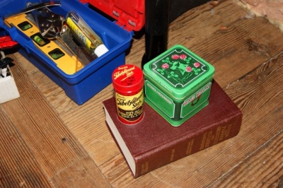Two tins revealed themselves Two tins revealed themselves