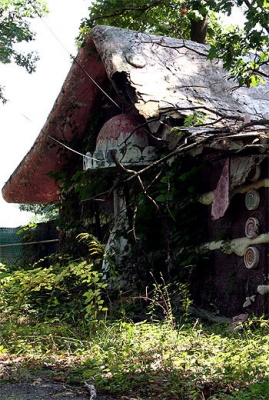 enchanted forest candy house, aug 06
