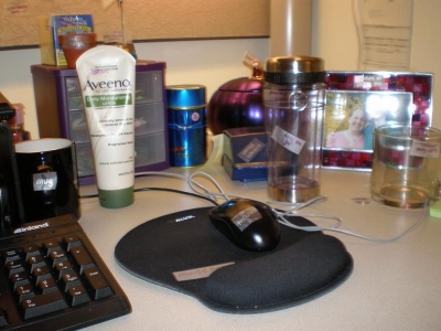 desk_mid_right.JPG