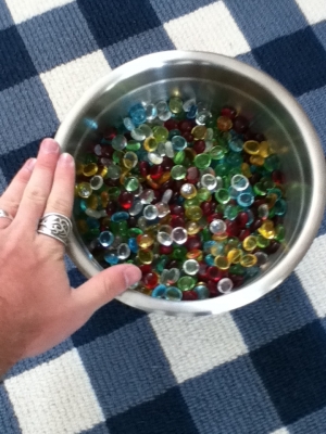 1000 small glass things