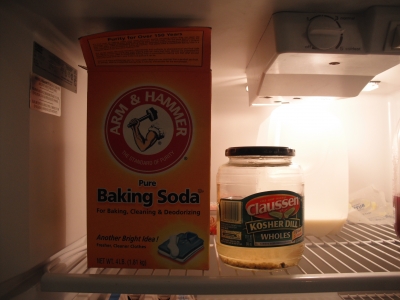 The baking soda & pickle jar in situ