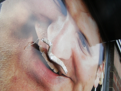 Getta load o'that 'tache!