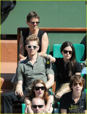 sporting event glasses