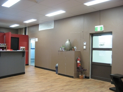 absence of potted plants corrected.