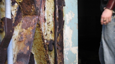 08 Rusty blast proof door.jpg