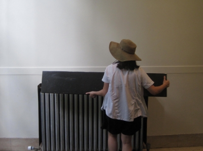 Replacing the radiator cover Replacing the radiator cover