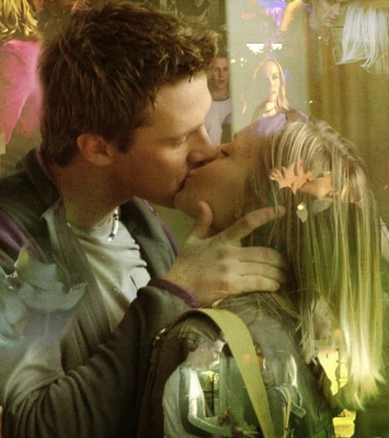 LONGING KISSES