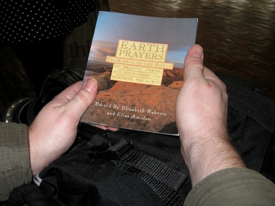 Holy thoughts that star the night.