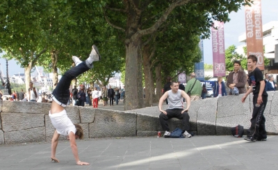 Excellent neighbours