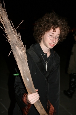 runner with weapon! runner with weapon!