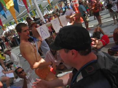 strangers help out strangers help out