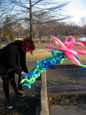 star5 tying the balloon flower to the bench star5 tying the balloon flower to the bench