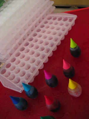 food coloring & icecube trays food coloring & icecube trays