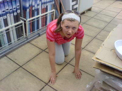 Crawling around the shop, it hurt! Crawling around the shop, it hurt!