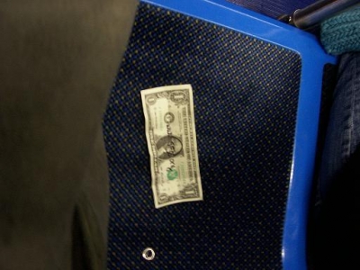 dollar on the Damen bus